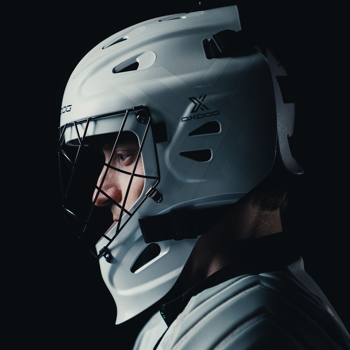 Goalkeeper wearing the white Oxdog XGuard mask in side profile