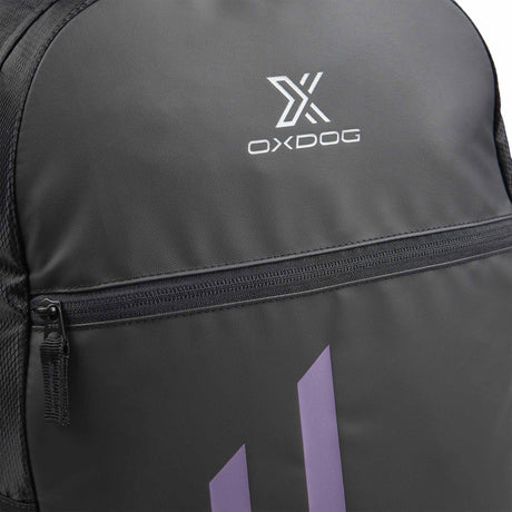 Lähikuva Oxdog Boost -mailarepun valkoisesta Oxdog-logosta ja vetoketjusta