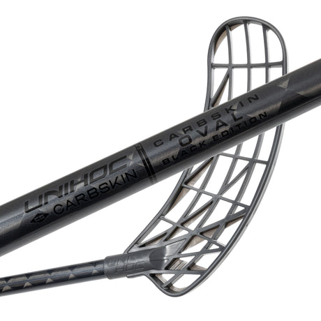 Close-up of the black Unihoc Carbskin 26 Slim Oval blade and the shaft markings